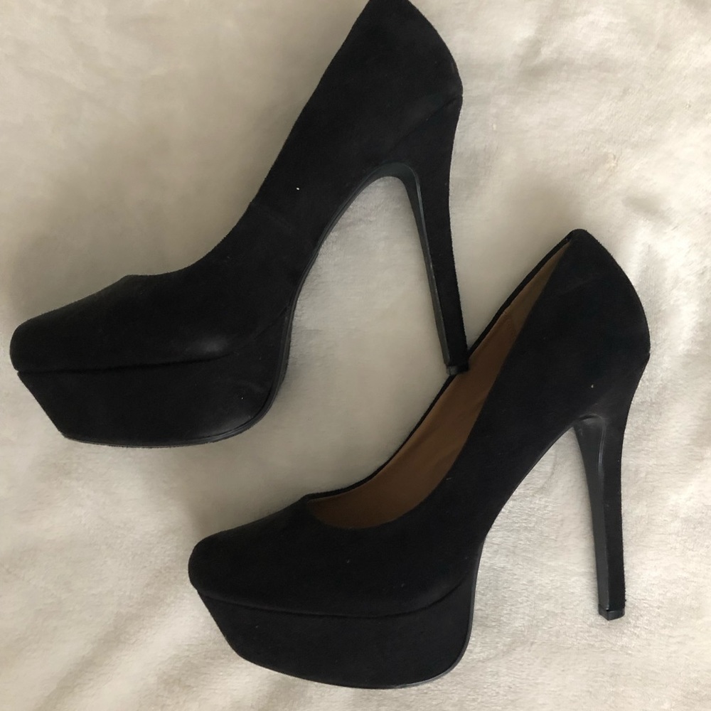 Black Pumps - Picture 3 of 3